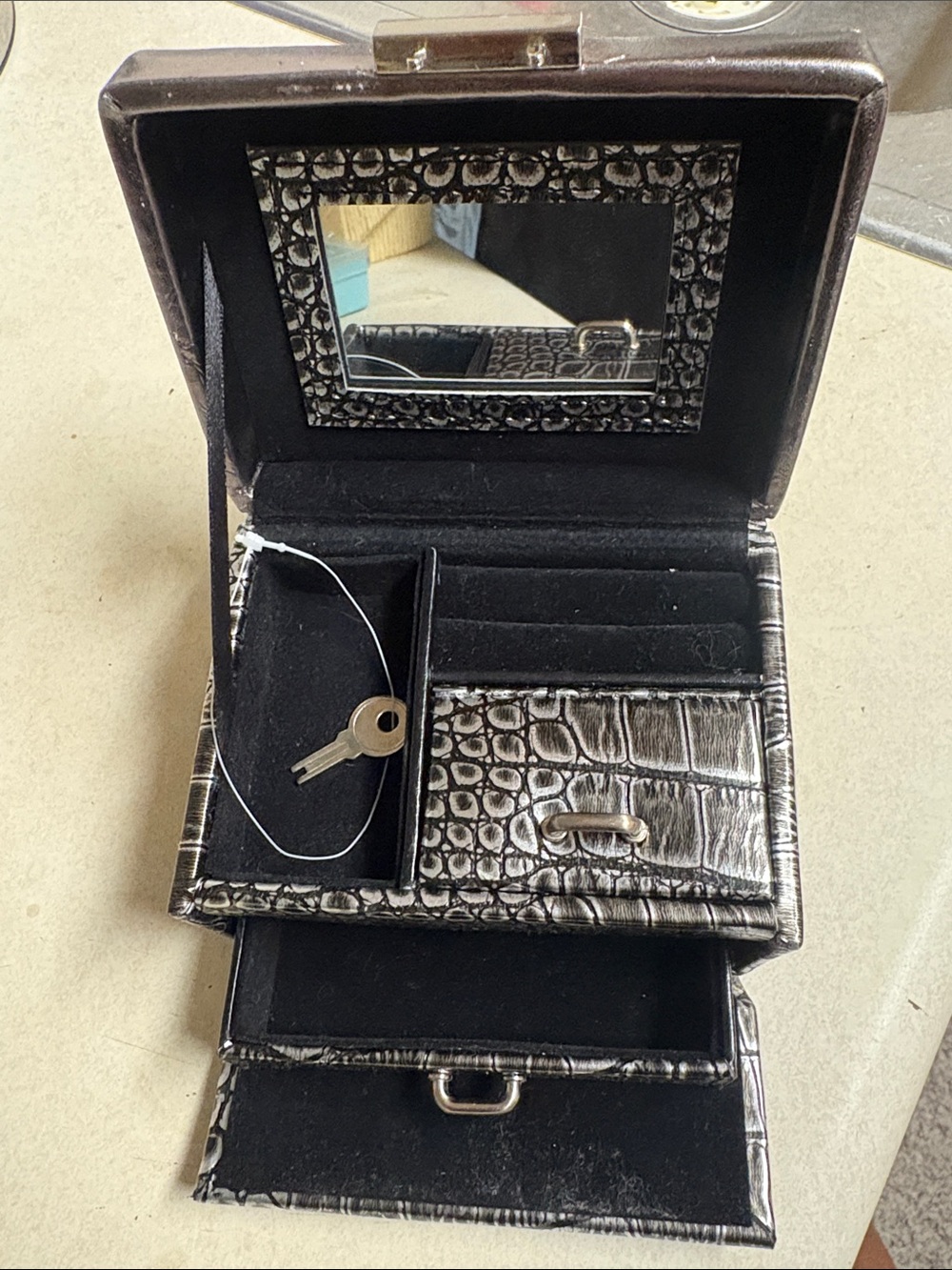 Small Jewlery Box - Picture 2 of 2